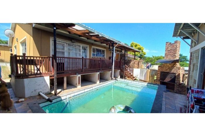 Haven Hills House For Sale: Spacious layout, pool, granny flat, double garage.