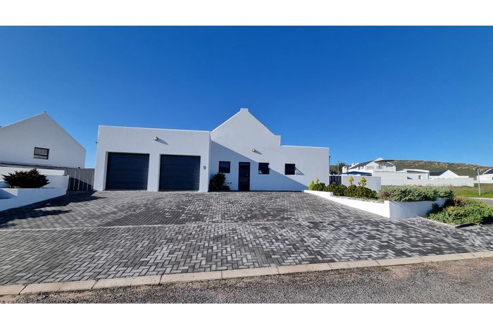 House For Sale in Sandpyper Village: Solar, double garage, sea views, outdoor braai.