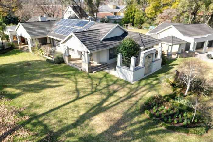 House for Sale in Henley On Klip: Borehole, Solar Geyser, Pool, and Fire Pit.