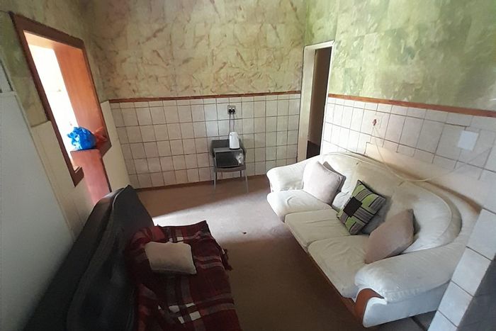 Investment House For Sale in Queenswood: Multiple rental units, secure parking, prime location.