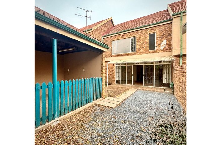 Vaalpark Townhouse For Sale: Secure complex, garage, private garden, near amenities.