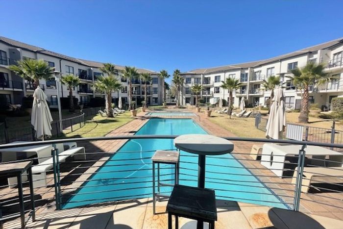 Wendywood Apartment For Sale: Pool views, gym, tennis courts, 24/7 security.