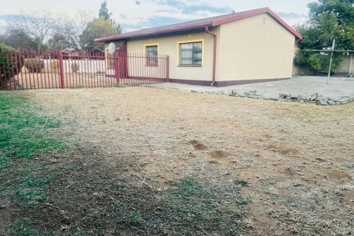 Spacious 5-bedroom house with flatlet in Sasolburg Central, For Sale.