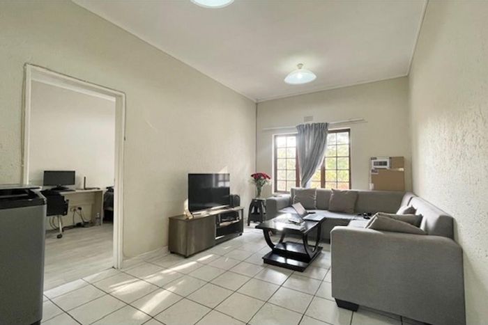 For Sale: Sandown Apartment with balcony, pool, 24-hour security, and parking.