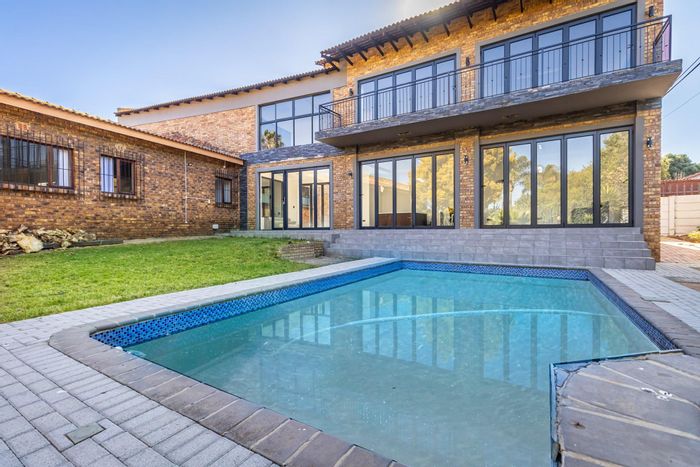 For Sale: House in Randpark Ridge with pool, office, and smart home features.