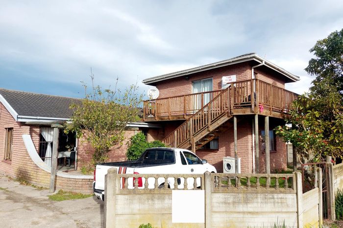 For Sale: Spacious 4-bedroom house in Pacaltsdorp with private balcony and rental potential.