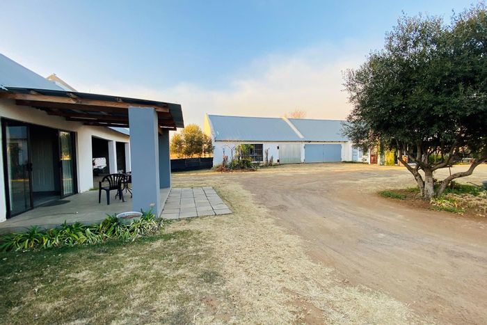 Vaalview Farm For Sale: Two homes, chicken farm, event space, and borehole.