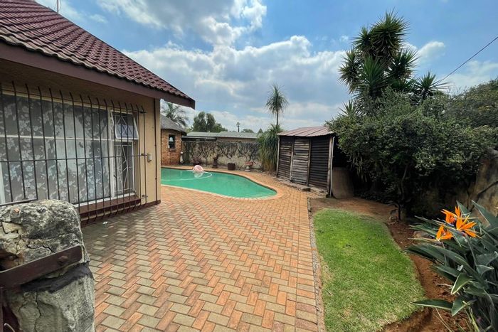 4-Bedroom House with Flatlets and Pool for Sale in Brakpan Central.