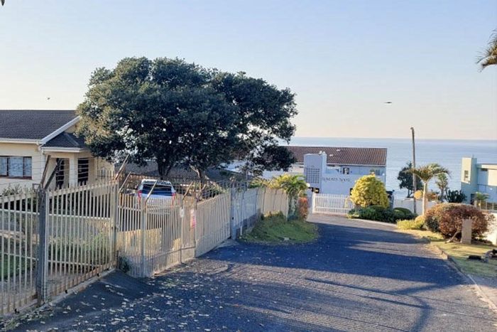 Ramsgate Apartment For Sale: 2 bedrooms, garden, parking, near beach and amenities.