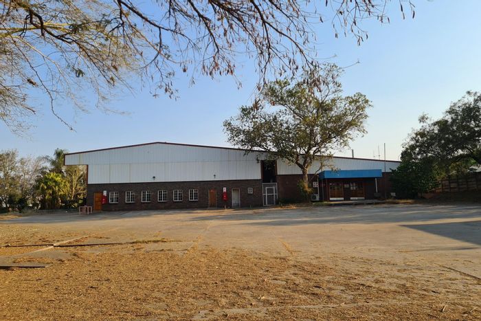 Industrial property for sale in Vintonia with extensive facilities and strategic access.