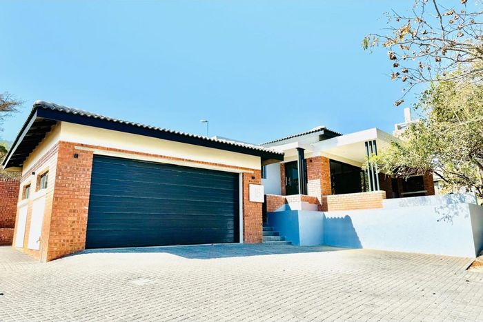 For Sale: House in Sonheuwel Ext 1 with 3 beds, parking, and scenic views.