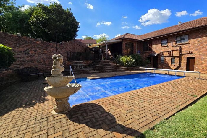 3-Bedroom House with Flatlet and Pool for Sale in Kibler Park.