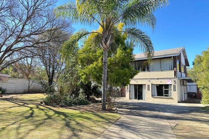 Huttenheights Lodge For Sale: 9 bedrooms, pool, event venue, and ample parking.