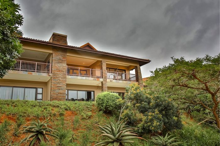 Zimbali Townhouse To Rent: 4 bedrooms, patio, double garage, estate amenities.