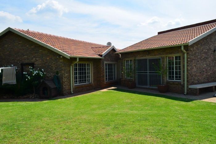 For Sale: Lyttelton Manor House with 3 beds, double garage, and braai patio.