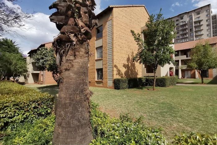 Hatfield Apartment For Sale: Ground floor unit near shops, restaurants, and university.