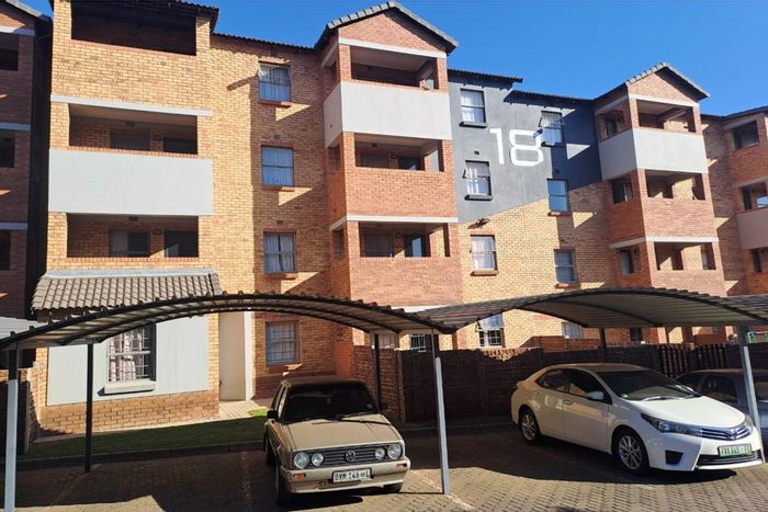 Heuweloord Apartment For Sale: 2 Bedrooms, Balcony, Open Plan Living, Affordable Levies.