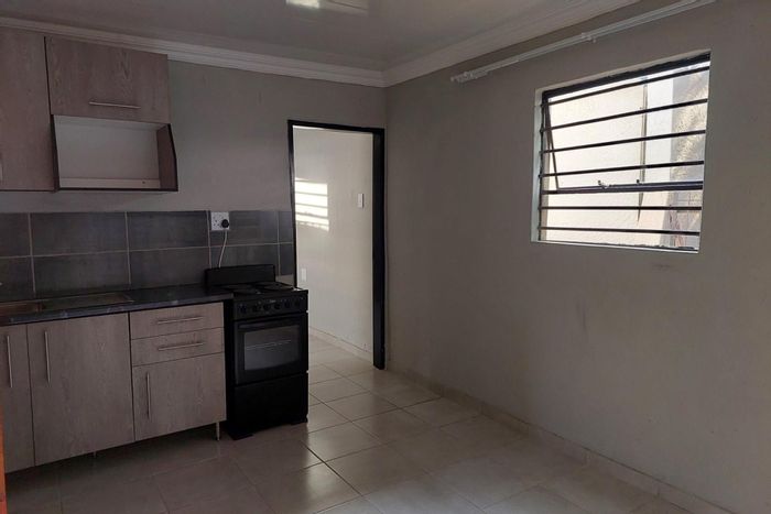 To Rent: Parkrand Apartment with garden flatlets, prepaid electricity, and parking.