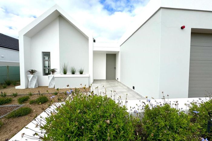 For Sale: House in Langebaan Country Estate with golf access, BBQ area, and scenic views.