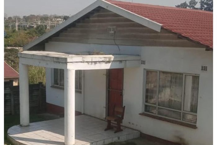 For Sale: House in Kwamashu with 3 bedrooms, garage, and security features.