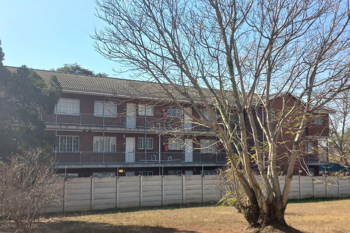 Pelham Apartment For Sale: 2 Bedrooms, garden, close to amenities and schools.