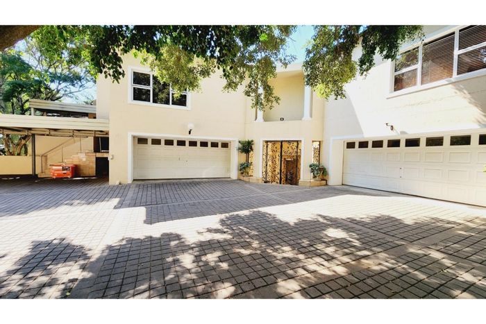 For Sale: Spacious Waterkloof House with 4/5 Bedrooms, Flats, and Private Pool.