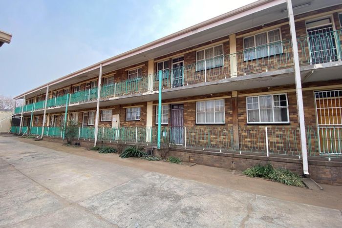 Vanderbijlpark Cw Apartment For Sale: 2 bedrooms, balcony, near town and college.