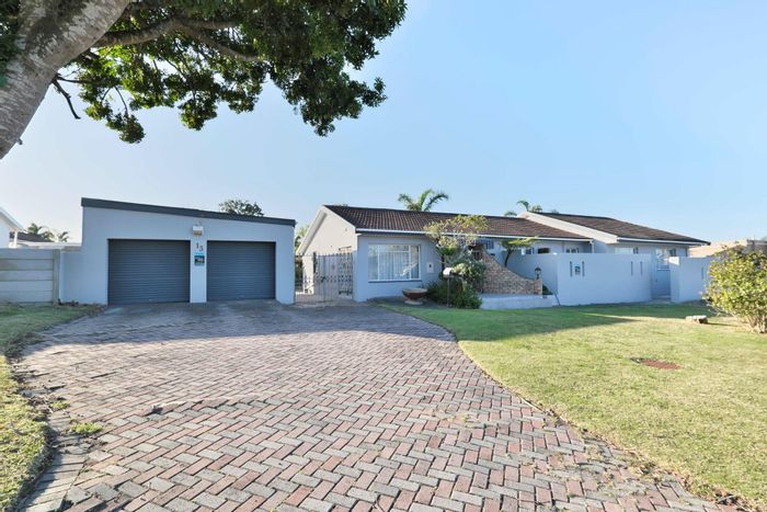 For Sale: House in Ben Kamma with pool, braai area, and double garage.