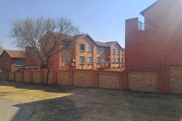 For Sale: Apartment in The Reeds with open plan living, braai area, and secure parking.