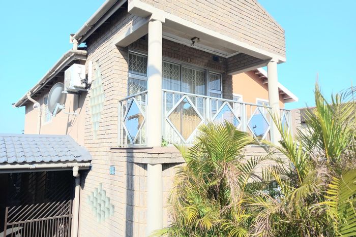 3 Bedroom Townhouse with Outbuilding and Parking for Sale in Woodhurst.