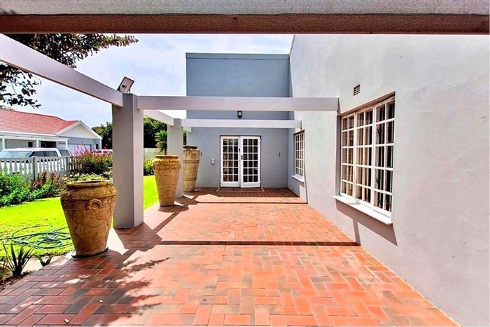 For Sale: House in Port Owen with open-plan living, jacuzzi, and braai area.