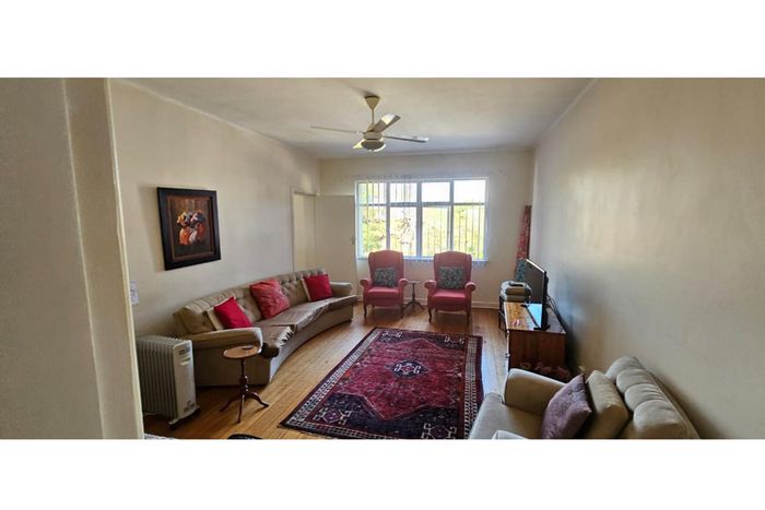 Glenwood Apartment For Sale: 2.5 Bedrooms, parking, near amenities and transport.