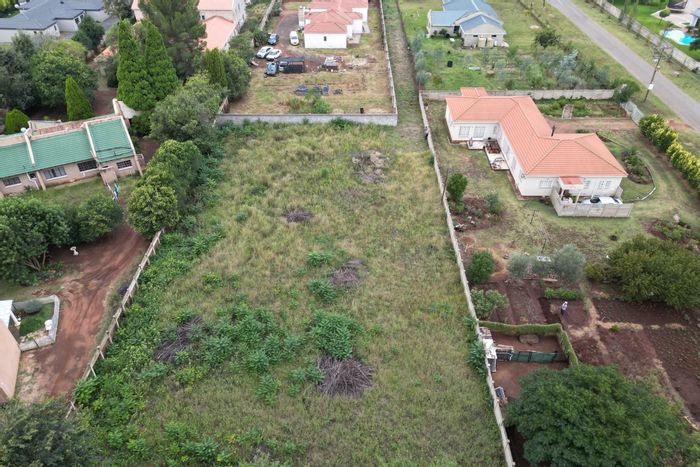 For Sale: Vacant Residential Land in Henley On Klip, 2031 m2, utilities available.