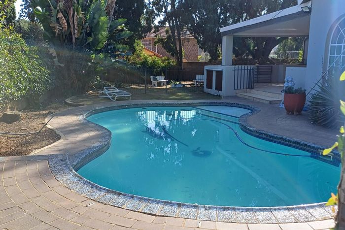 Spacious Bedfordview Central house with pool, cottages, and ample parking. To Rent.