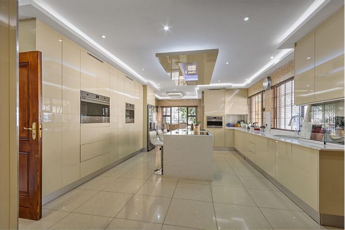 Bryanston House For Sale: 5 bedrooms, pool, tennis court, and entertainment spaces.