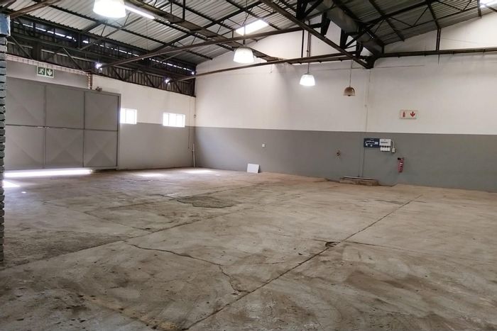 Spacious 308m2 industrial warehouse in Silverton, To Rent with easy access and security.