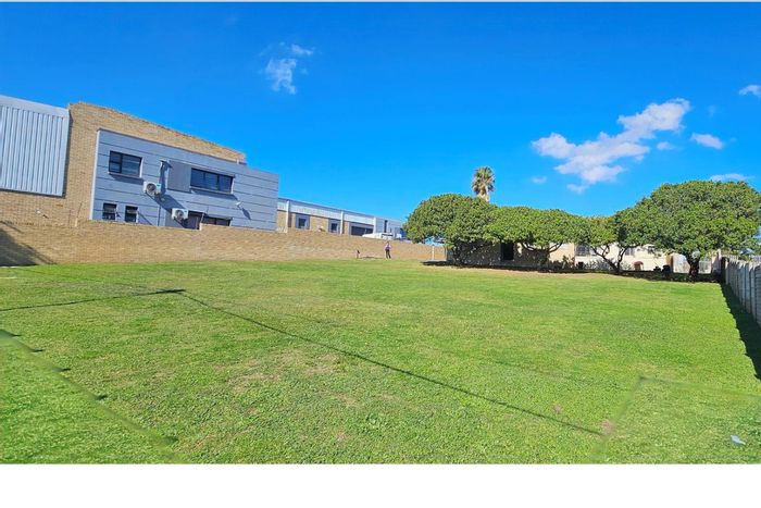 Retail Property For Sale in Newton Park: Versatile space with ample parking and growth potential.