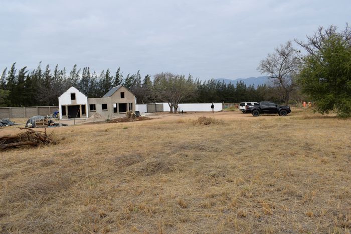 For Sale: Townhouse in Hoedspruit Rural, featuring spacious units, pet-friendly estate.