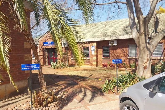 Die Hoewes Office For Sale: 150m2 with boardroom, kitchen, parking, and security.