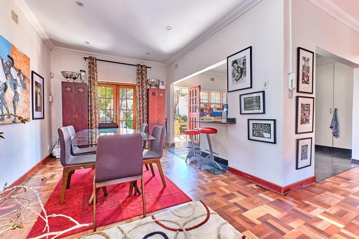 Parkhurst House To Rent: 2 beds, 2 baths, garden, pool, shared property.