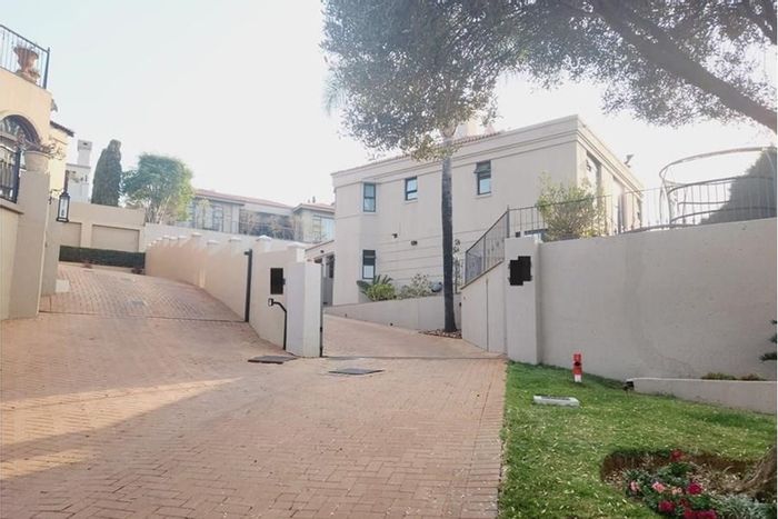 For Sale: 3-Bedroom House in Waterkloof Ridge with pool, study, and garden.