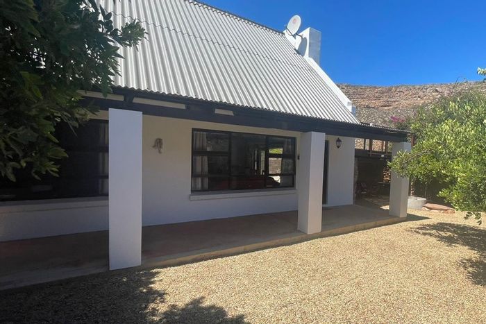 Elands Bay Central House For Sale: AirBnB potential, outdoor activities, spacious garden.