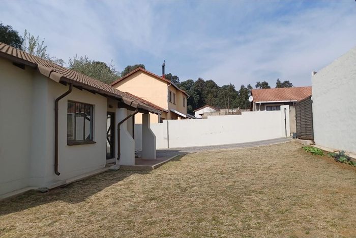 For Sale: House in Ormonde with 3 beds, 2 baths, double garage, spacious yard.