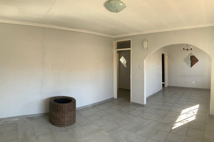 For Sale: House in Reigerpark with 3 bedrooms, cottage, and secure parking.