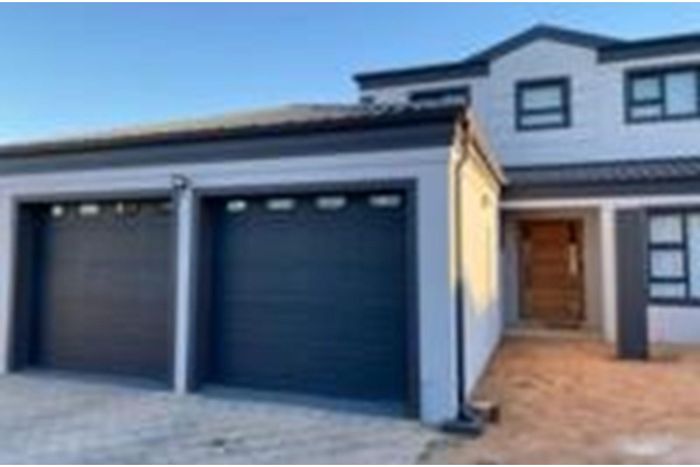 For Sale: Newclair House with 4 bedrooms, double garage, braai area, and fiber.