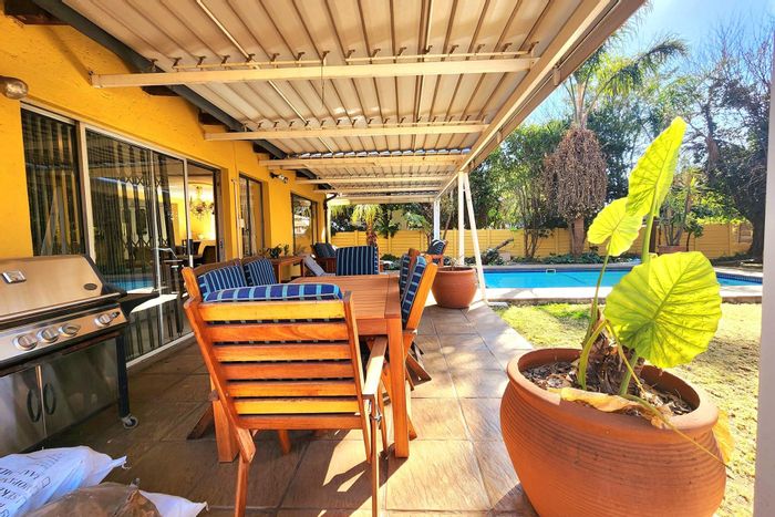 Wierda Park House For Sale: 4 bedrooms, pool, lapa, security, fiber ready.