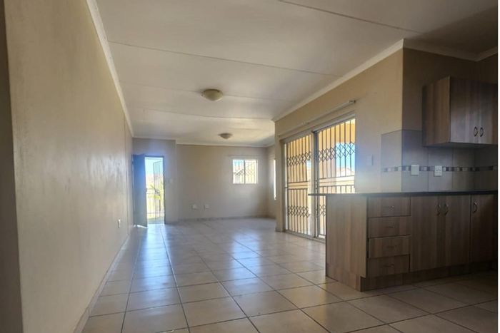 Three-bedroom house to rent in Waterkloof Hill Estate with pet-friendly yard.