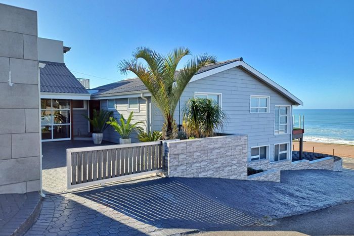 Tergniet House For Sale: 5 bedrooms, expansive garden, balcony, ample parking, near beach.