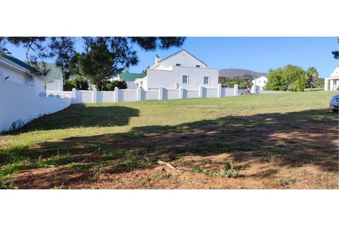 Vacant Land for Sale in Theewaterskloof Country Estate with Golf Course Access.