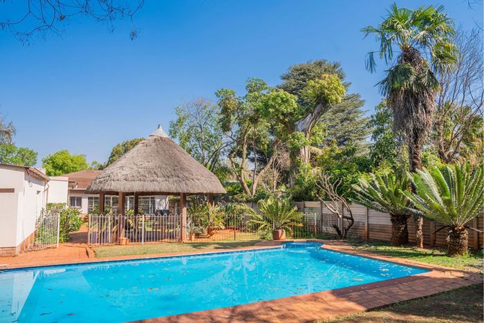 Rietondale House For Sale: Pool, garden flat, spacious living, secure parking.